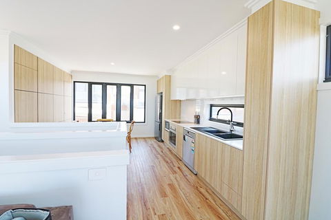 The Shore Break 6 Apartment - ACT Tourism 2
