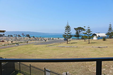The Shore Break 6 Apartment - ACT Tourism 1