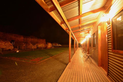 The Silverton Hotel - ACT Tourism 1