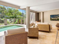 The Stanwell Beach Glass House - beach  pool