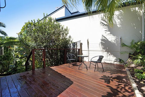 THE VIEW, TUGUN - 4 Bedrooms - Sea Views - Private Heated Pool - ACT Tourism 1