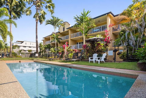 The York Beachfront Holiday Apartments - ACT Tourism 0