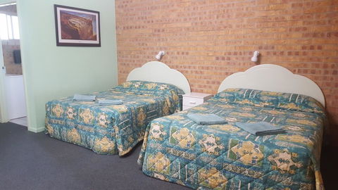 Tiaro Motor Inn - ACT Tourism 0
