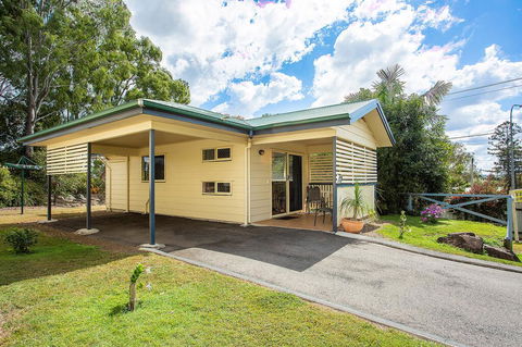 Tiaro Tourist Stopover - ACT Tourism 1