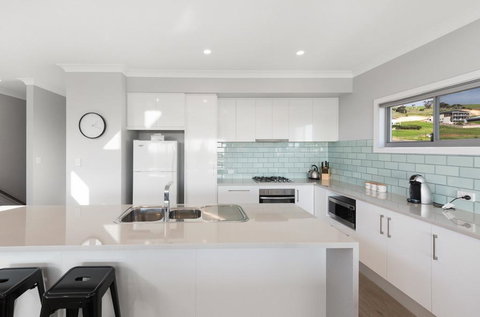 Time Away - 50 Turnberry Drive - ACT Tourism 2