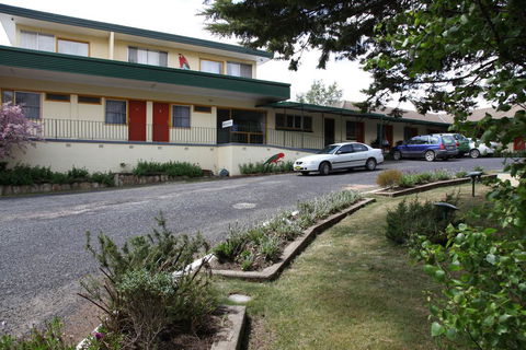 Titania Motel - ACT Tourism 1