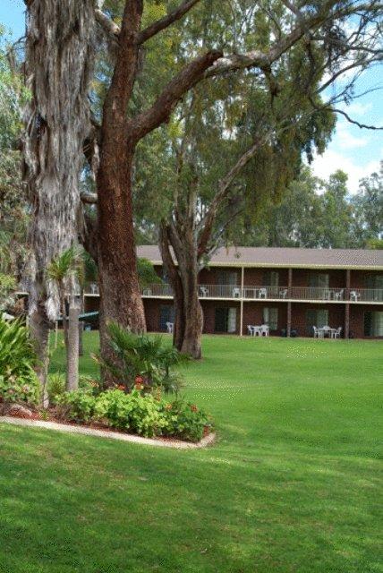 Tocumwal Golf Resort - ACT Tourism 3