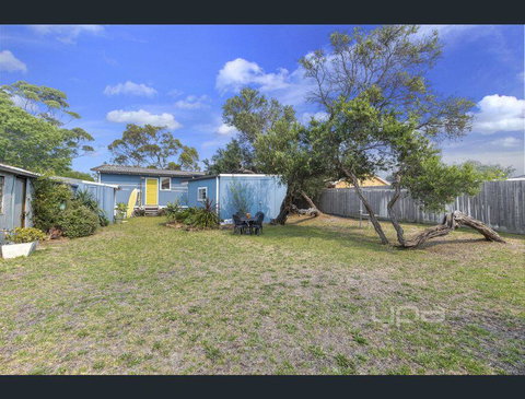 Toot Toot ! 50s Classic Beach House With Bungalow - ACT Tourism 2