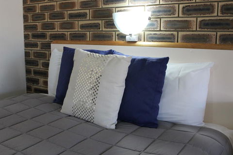 Top Of The Town Motel - ACT Tourism 0