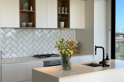 Top Floor Views, Yarraville, 2 Bedroom, 2bathroom - ACT Tourism 1