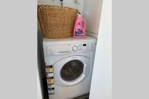 Top Floor Views, Yarraville, 2 Bedroom, 2bathroom - ACT Tourism 3