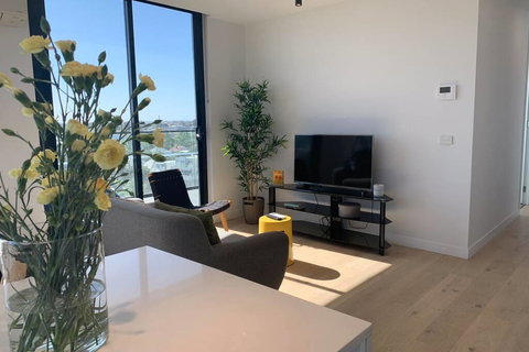 Top Floor Views, Yarraville, 2 Bedroom, 2bathroom - ACT Tourism 2