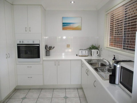 Torquay Beach Holiday House - ACT Tourism 0