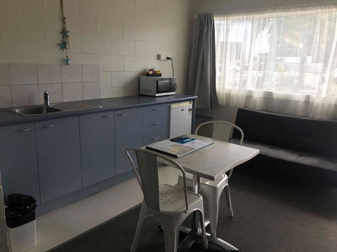 Top Spot Motel - ACT Tourism 1