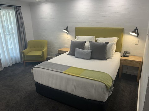 Town Square Motel - ACT Tourism 1