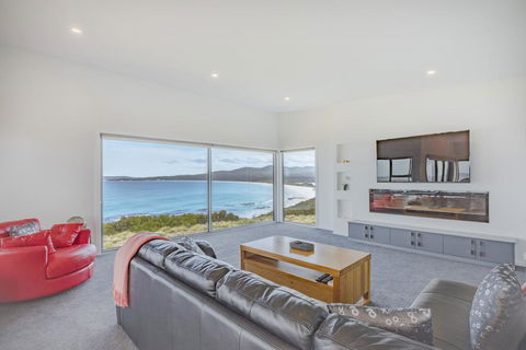 Tranquility Bay Of Fires - ACT Tourism 2
