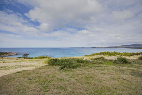 Tranquility Bay Of Fires - ACT Tourism 1