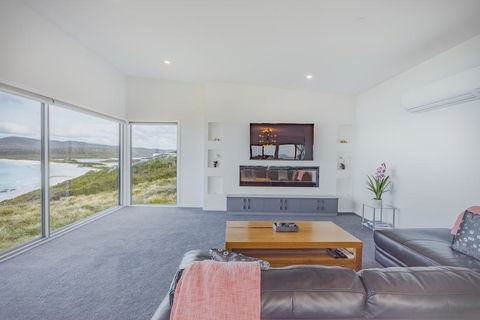 Tranquility Bay Of Fires - ACT Tourism 3