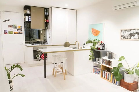 Trendy 1 Bedroom Apartment In The Heart Of Collingwood - ACT Tourism 1