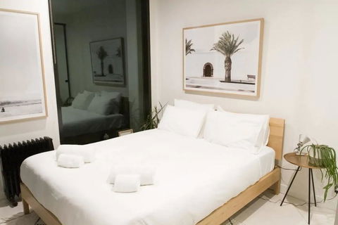 Trendy 1 Bedroom Apartment In The Heart Of Collingwood - ACT Tourism 2