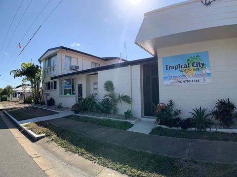 Tropical City Motor Inn - ACT Tourism 0