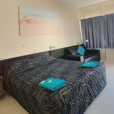Tropical City Motor Inn - ACT Tourism 3