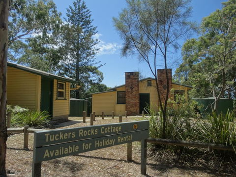 Tuckers Rocks Cottage - ACT Tourism 1