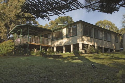 Tuckers Rocks Cottage - ACT Tourism 0