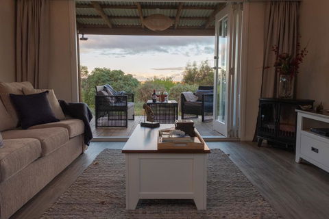 Tully Cottage B&B - ACT Tourism 0