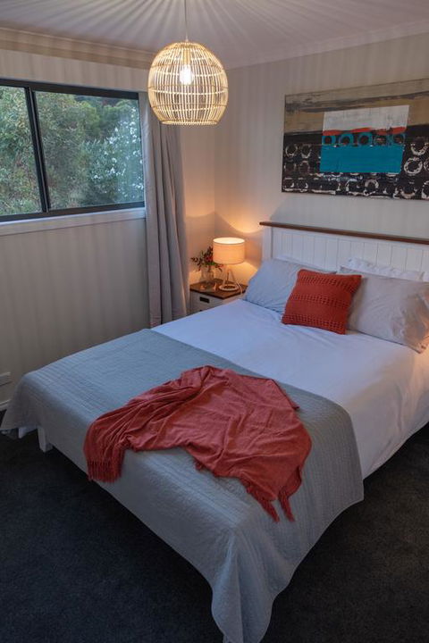 Tully Cottage B&B - ACT Tourism 3