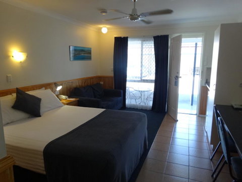 Twin Towns Motel - ACT Tourism 1