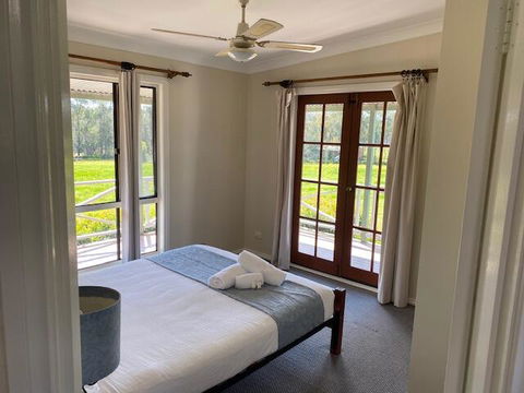 Twin Trees Country Cottages - ACT Tourism 1