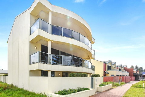 Ultimate Esplanade - 3 Storey Experience - WiFi - ACT Tourism 3