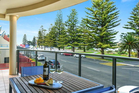 Ultimate Esplanade - 3 Storey Experience - WiFi - ACT Tourism 1