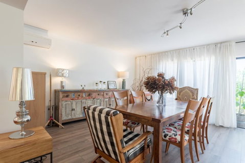 ULTRA SPACIOUS STYLISH HOME IN PRESTONS - SYDNEY - ACT Tourism 1