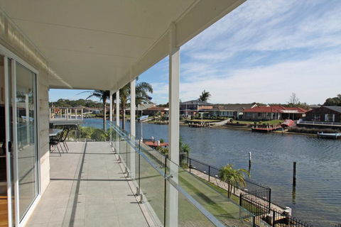 Unbeatable Waterfront Location - ACT Tourism 1