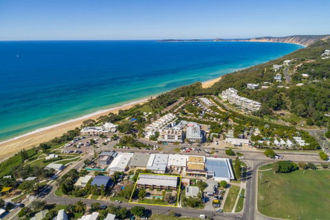 Unit 5 Rainbow Surf - Modern, Double Storey Townhouse With Large Shared Pool, Close To Beach And Shop - ACT Tourism 1