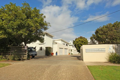 Unit 9 Marcoola Shores 1 Flindersia Street Marcoola, 500 BOND, LINEN INCLUDED - ACT Tourism 3