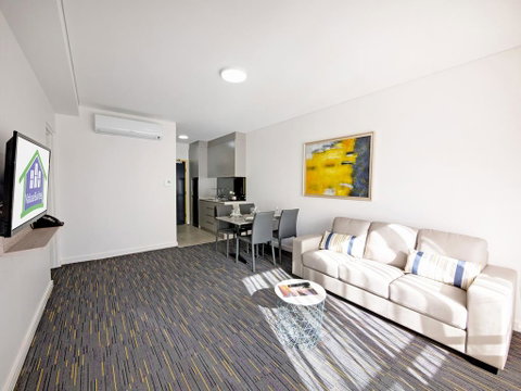 Value Suites Penrith - ACT Tourism 1