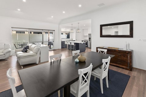 Vasse Manor - ACT Tourism 0