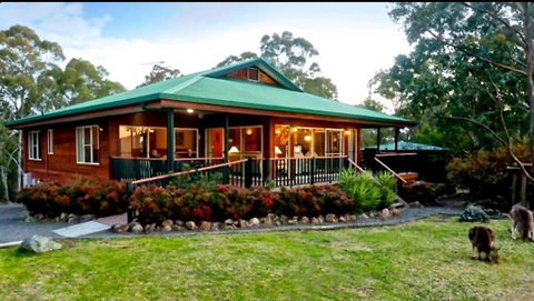 Valley View Luxury Retreat - ACT Tourism 0