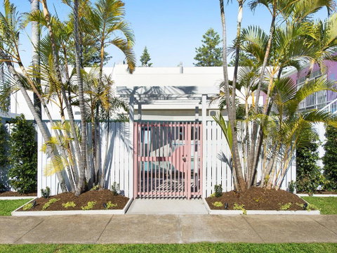 Ventura Beach Motel 2 Bedroom Poolside - ACT Tourism 3