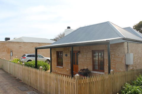 Victoria Cottage - ACT Tourism 0