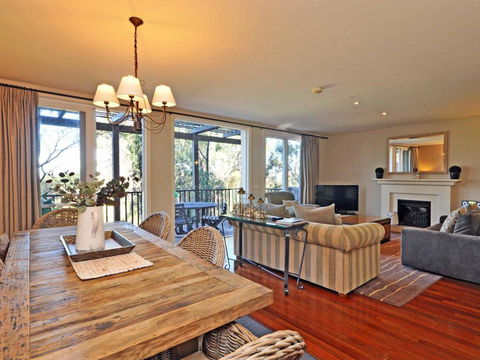 Villa 3br Beaujolais Luxe + Style Resort Condo Located Within Cypress Lakes Resort (nothing Is More Central) - ACT Tourism 0