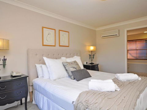Villa 3br Beaujolais Luxe + Style Resort Condo Located Within Cypress Lakes Resort (nothing Is More Central) - ACT Tourism 3