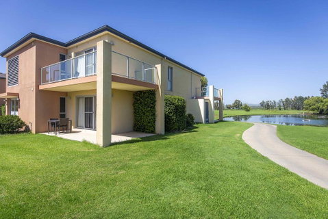 Villa On The Green - ACT Tourism 0