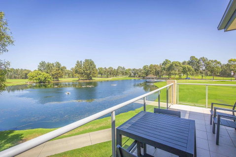 Villa On The Green - ACT Tourism 2