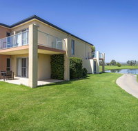 Villa On The Green - ACT Tourism