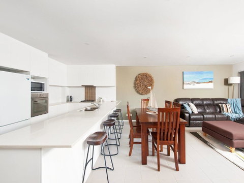 Villa Serene @ Fingal Bay - ACT Tourism 2