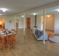 Village Stays Coldstream Gallery Bungalow - ACT Tourism